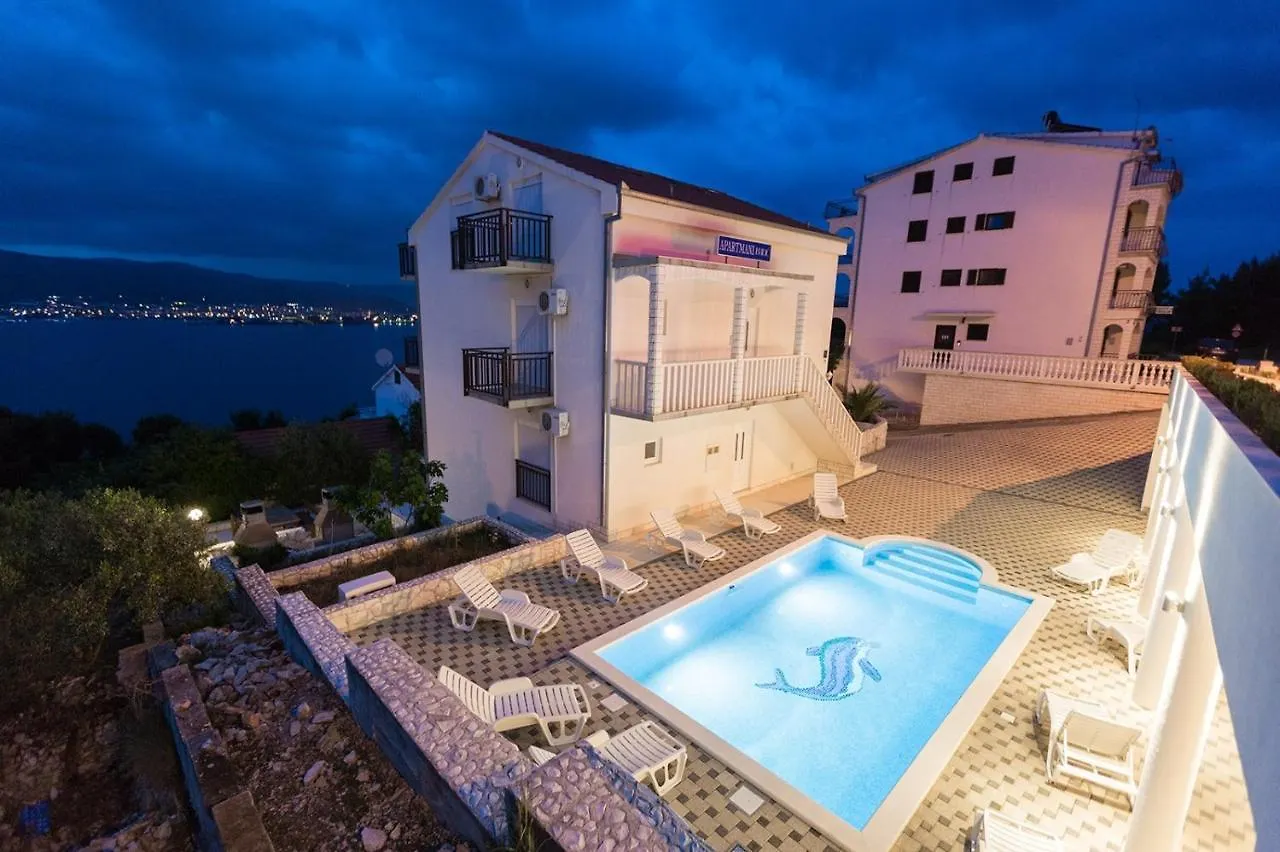 Apartment In Okrug Donji With Sea View, Balcony, Air Conditioning, Wifi 5166-5 Donji Okrug   Donji Okrug (Ciovo)