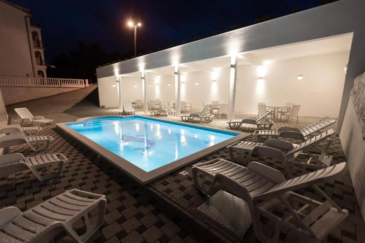Apartment In Okrug Donji With Sea View, Balcony, Air Conditioning, Wifi 5166-5 Donji Okrug  Donji Okrug (Ciovo)